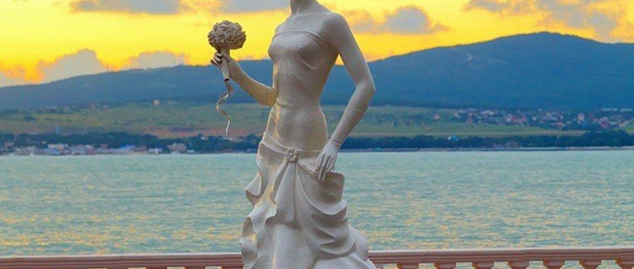 Памятник «Белая Невесточка» в Геленджике. Воплощение легенд в прекрасном изваянии.