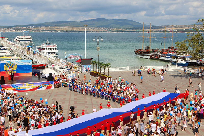 День государственного флага России в Геленджике